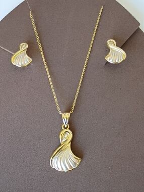 Vintage Jay Feinberg Tri-color Swirl Pendant and Earrings Set Modern Vintage